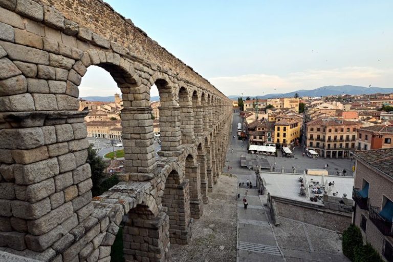 Man dies after falling at Roman aqueduct in Spain